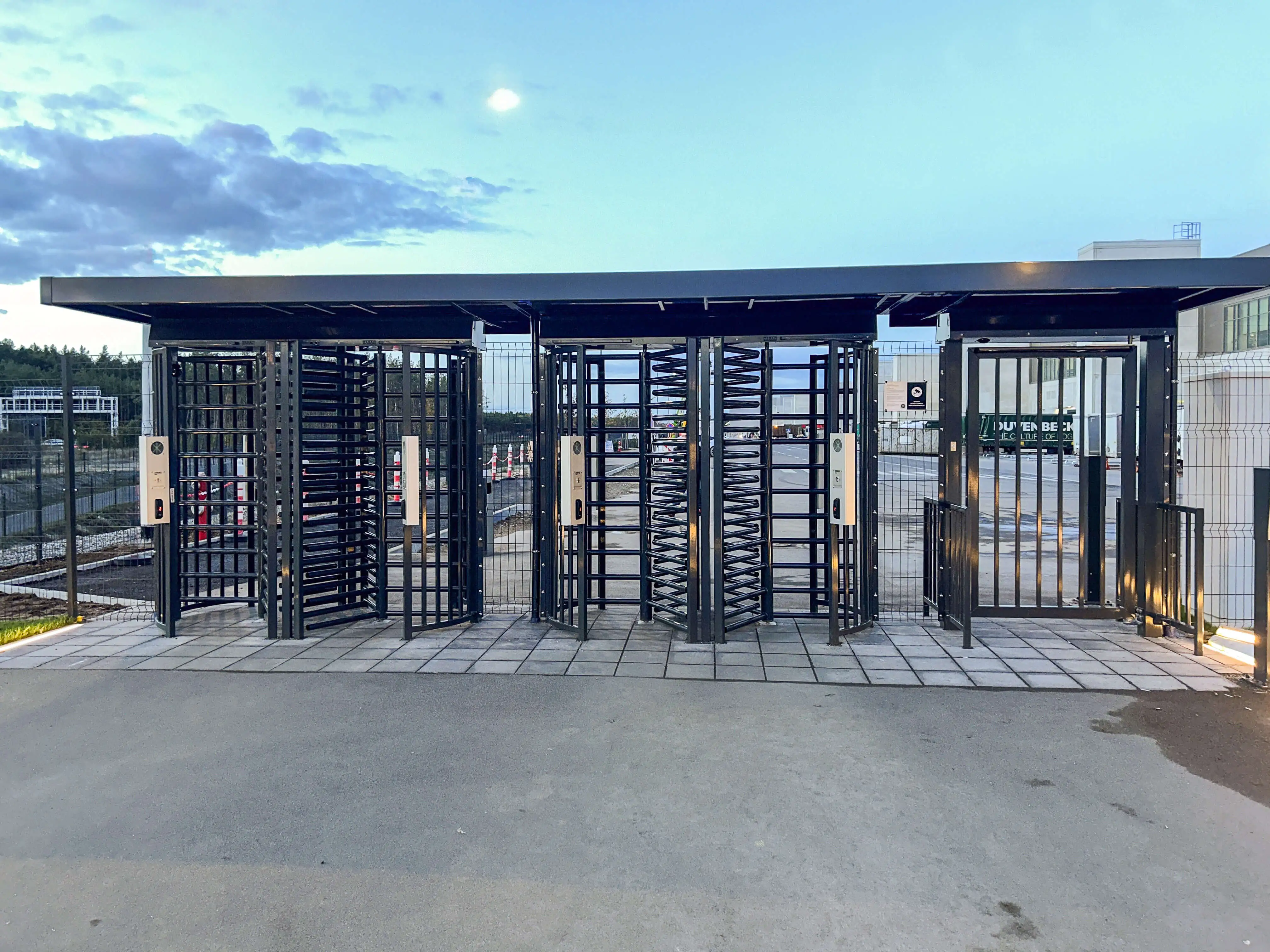 turnstilesverso door